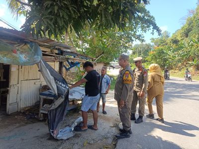 Camat Tarakan Utara Tegur PKL yang Berjualan di Atas Parit, Utamakan Penataan Humanis