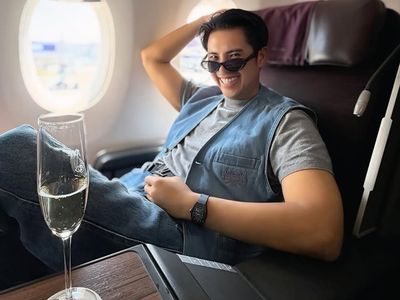 Ricky Cuaca Ajak Tim Ricu s Secret Liburan ke Vietnam Rayakan Anniversary ke-7