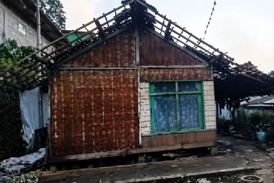 57 Rumah Rusak Diterjang Angin Kencang, BPBD Kabupaten Bandung Turun Tangan