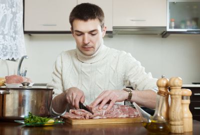 Makan Daging Kurban Tetap Aman, Ini Tips Jaga Kolesterol saat Idul Adha