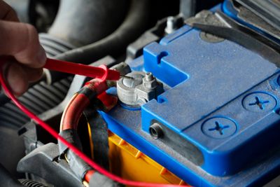 Kenapa Aki Motor Tidak Mengisi? Ini Penyebabnya