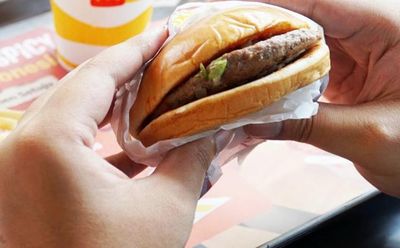 Long Weekend Ceria! Modal Rp20 Ribuan Manjain si Kecil di Restoran Cepat Saji