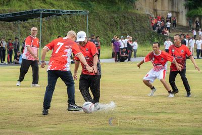 Diguyur Hujan, Ribuan Warga Tetap Semarakkan Jalan Santai HUT Kota Bangli ke-822