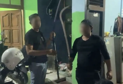 Polres Kudus Amankan Lima Pemuda Bersenjata Tajam yang Geruduk Perumahan