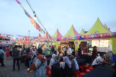 Ribuan Warga Solo Raya Padati Uleg Bazar Kuliner di Mangkunegaran