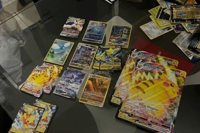Viral! Bawa Kartu dan Stiker Pokemon dari China, Wanita Ini Nangis Diperiksa Bea Cukai
