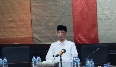 Anggota DPRD Jember Viral Merokok dan Main Game saat Rapat, Ujungnya Minta Maaf