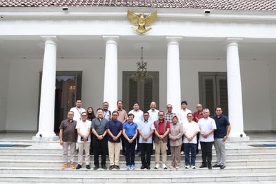 Gubernur Andra Soni Gagas Proyek Percontohan SMK Link and Match dengan Industri
