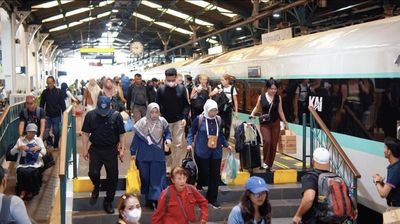 Stasiun Jogja dipadati Penumpang Saat Libur Panjang Kenaikan Yesus Kristus Hari Ini, Daop 6 Tambah 7 Perjalanan Kereta