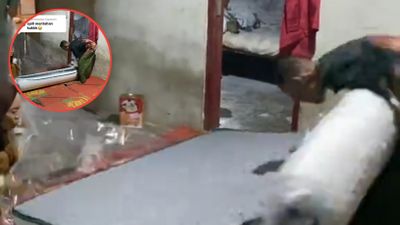 Bapak Ini Terpental Saat Unboxing Kasur Baru, Videonya Bikin Heboh Media Sosial