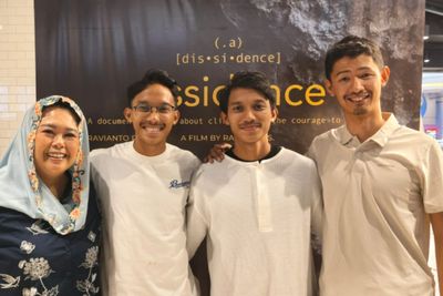 Film Dokumenter Dissidence Diputar Perdana, Yenny Wahid Soroti Perjuangan Atlet Kembar Panjat Tebing Indonesia