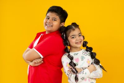 Mazaya Amania dan Prince Poetiray Rilis Bersinar Bersama Lagu Anak Bertema Percaya Diri