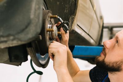 Kenapa Suspensi Mobil Penting? Ini Fungsi, Jenis, dan Efeknya pada Kenyamanan