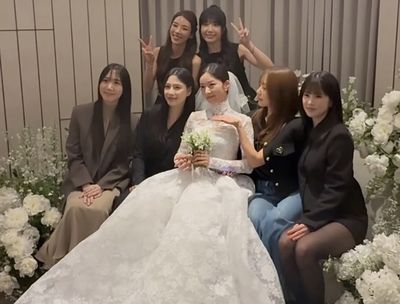 Member Apink Yoon Bo Mi Resmi Menikah dengan Rado, STAYC Turut Meriahkan Acara