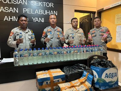 Polisi Sita 160 Botol Miras Cap Tikus di Pelabuhan Ahmad Yani Ternate Maluku Utara