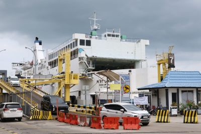 Trafik Long Weekend Kenaikan Yesus Kristus Pelabuhan Merak Mengalami lonjakan Penumpang