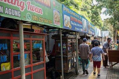 Trotoar di Bandung Akan Dikembalikan sebagai Ruang Aman bagi Pejalan Kaki
