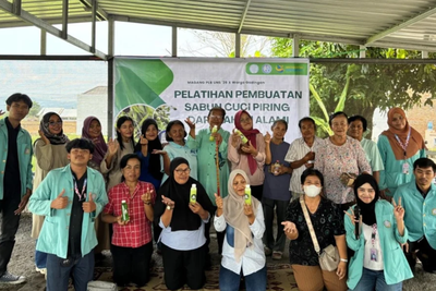 Mahasiswa UNS Latih Warga Klaten Bikin Sabun Alami Dari Daun Pandan dan Jeruk Nipis