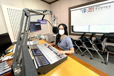 Dulu Penggemar Drakor, Kini Maria Teresa Dyani Jadi Produser KBS World Radio Korea