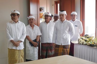 Hadiri Pemelaspasan Balai Banjar Batanpoh, Jaya Negara Dorong Pelestarian Seni dan Budaya