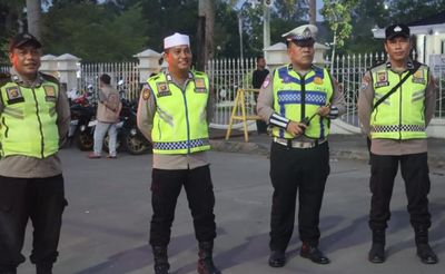 Polres Tanjab Barat Berikan Pengawalan Ketat Pelepasan 106 Jemaah Haji Kloter 24 ke Jambi