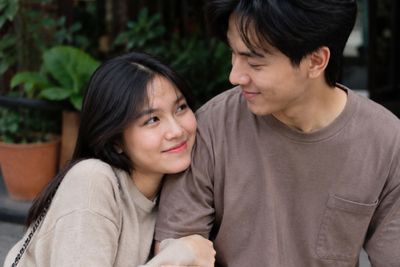 6 Cara Menghadapi Cewek PMS, Jangan Bikin Moodnya Makin Berantakan!