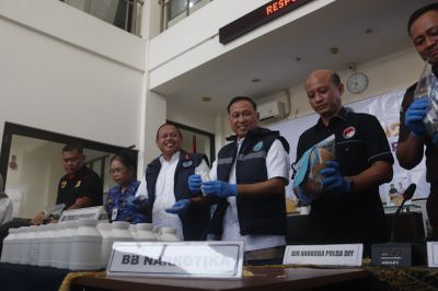 Bongkar Sindikat Narkoba Bantul-Bogor, BNNP DIY Sita Ratusan Ribu Pil Koplo Hingga Tembakau Sintetis : Pelakunya Pemuda 23 Tahun