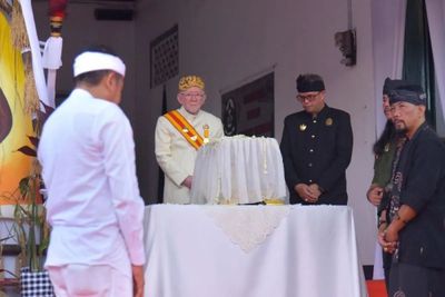 Mahkota Binokasih Resmi Kembali ke Sumedang Usai Kirab Tatar Sunda