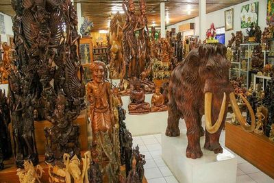 Dari Tenun Endek, Ukiran Kayu, hingga Anyaman Bambu: Kerajinan Khas Bali yang Ikonik