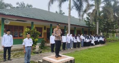 Sambangi MAN 2 Sarolangun, Kapolsek Bathin VIII Tegaskan Bahaya Narkoba dan Bullying pada Pelajar
