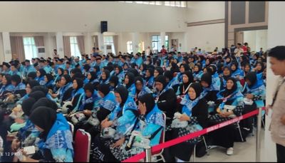 Lepas Keberangkatan Tamu Allah, Bupati H M Syukur Serahkan CJH Merangin ke PPIH Jambi