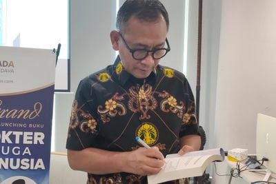 25 Cerita di Balik Jas Putih, Penulis ingin Tunjukkan Dokter Juga Manusia