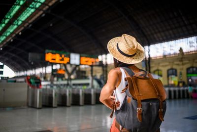 7 Sisi Psikologis Perempuan yang Gemar Solo Traveling