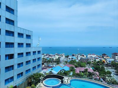 8 Rekomendasi Hotel Pinggir Pantai di Balikpapan, View-nya Memukau Banget
