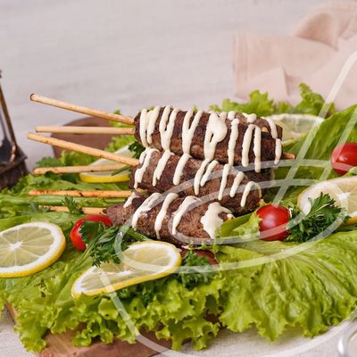 Kofta Kebab ala Timur Tengah dengan Siraman Saus Keju Lezat