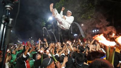 Kirab Budaya Napak Tilas Padjajaran Disambut Meriah Masyarakat Bandung