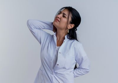 Kenali Kebiasaan yang Jadi Pemicu Saraf Kejepit, Apa Saja?