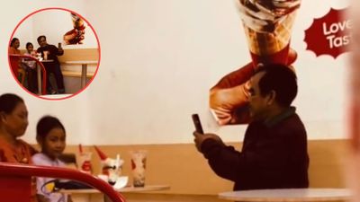 Potret Sederhana Ayah Ini Saat Mengabadikan Anak Perempuan dan Istri Bikin Banyak Orang Tersentuh