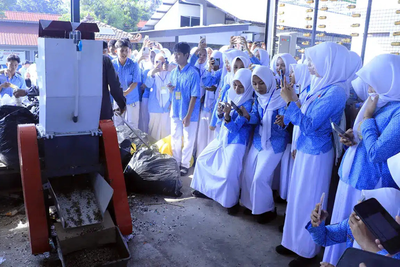 Siswa SMA Belajar Kelola Sampah di TPST UNDIP, Mulai dari Teori hingga Praktik Langsung