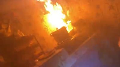 Aksi Heroik Fotografer Ini Padamkan Kompor Gas yang Terbakar Banjir Apresiasi Warganet