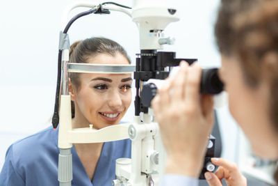 Kapan LASIK Bisa Dilakukan? Ini Syarat untuk Calon Pasien