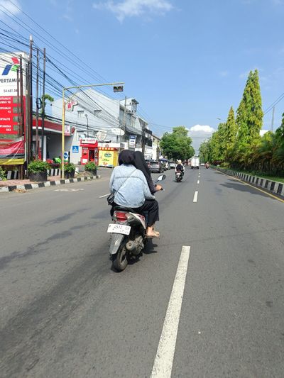 Banyak Pengendara Motor di Jember Tak Pakai Helm, Polisi Sebut Mayoritas Pelanggar Adalah Pelajar