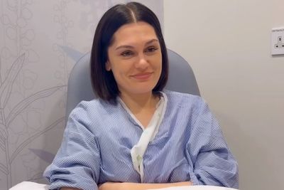 Penyanyi Jessie J Umumkan Bebas dari Kanker Payudara, Mengaku Menangis Berjam-jam