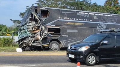 Bus Tabrak Truk di Tol Cipali KM 182 Cirebon, Satu Orang Tewas