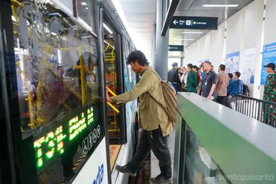 Keren Banget! Rute Transjakarta PIK 2-Blok M Tembus 1,4 Juta Penumpang Selama Setahun Terakhir
