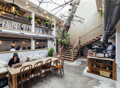 Rekomendasi 5 Kafe 24 Jam di Jakarta Buat Nongkrong Seru Sampai Pagi yang Wajib Banget Kamu Coba!