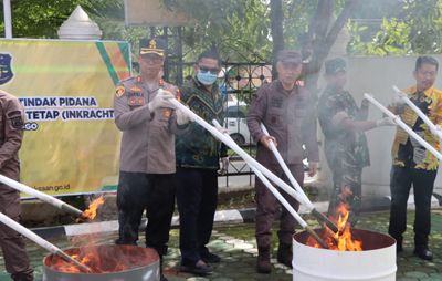 Sinergi Berantas Kejahatan, Kapolres Bungo Hadiri Pemusnahan Barang Bukti Bungo Tindak Pidana di Kejari