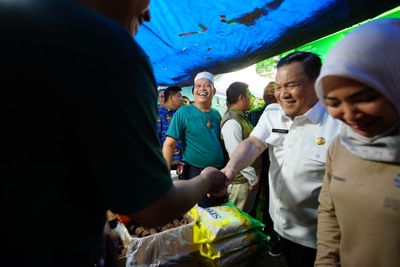 Pemprov Riau Gencarkan Operasi Pasar Murah Jelang Iduladha 1447 H, Harga Sembako Dijamin Lebih Murah