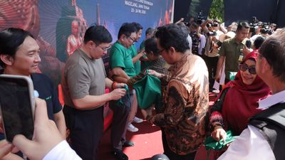 Rangkaian Waisak: Pengobatan Gratis Dipadati Ribuan Warga di Candi Borobudur