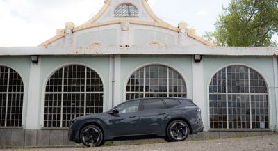 BMW iX3 50 xDrive Bikin Heboh, SUV Listrik Ini Bisa Tempuh Hampir 500 Km di Tol